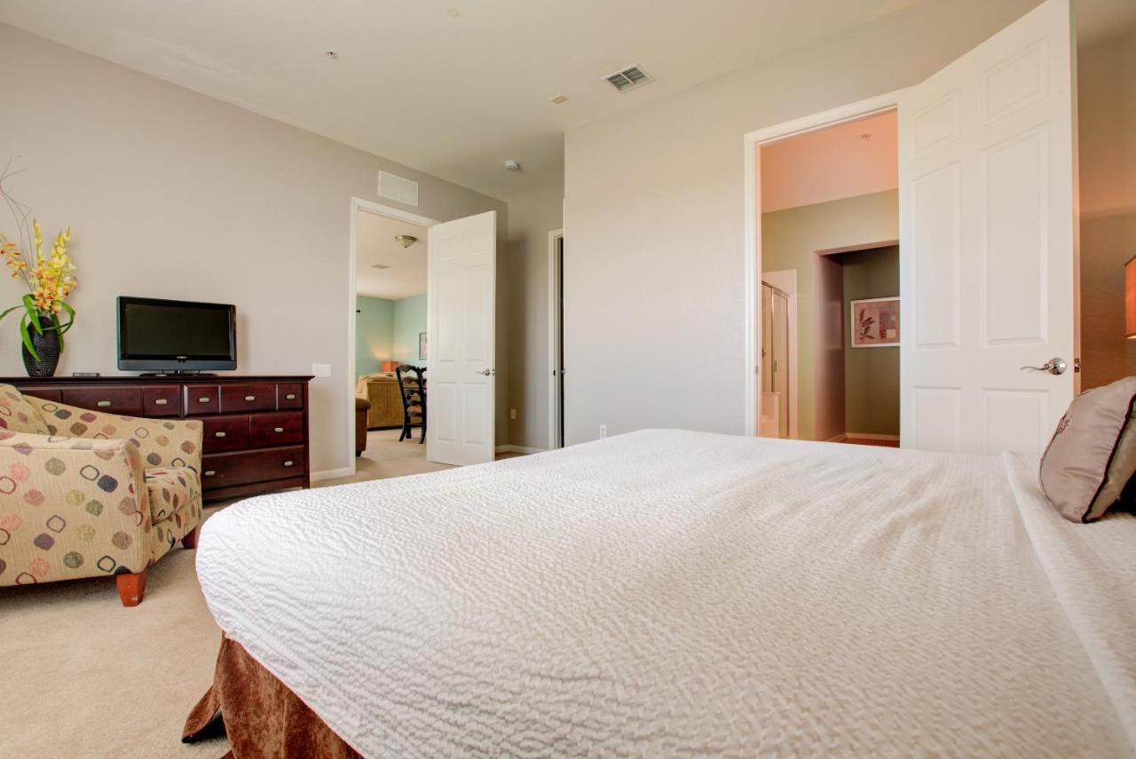 Top-floor Luxurious Lakeview Apartamento *